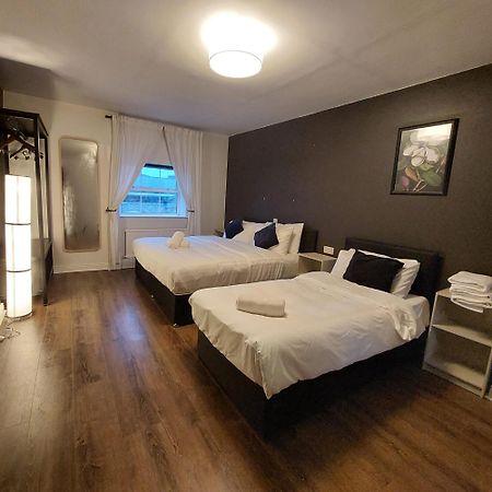 Parliament Inn Килкени Екстериор снимка