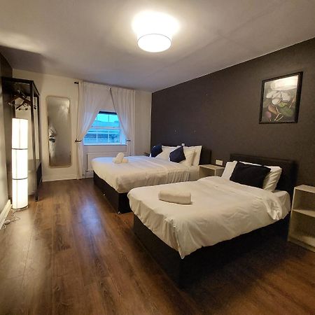 Parliament Inn Килкени Екстериор снимка