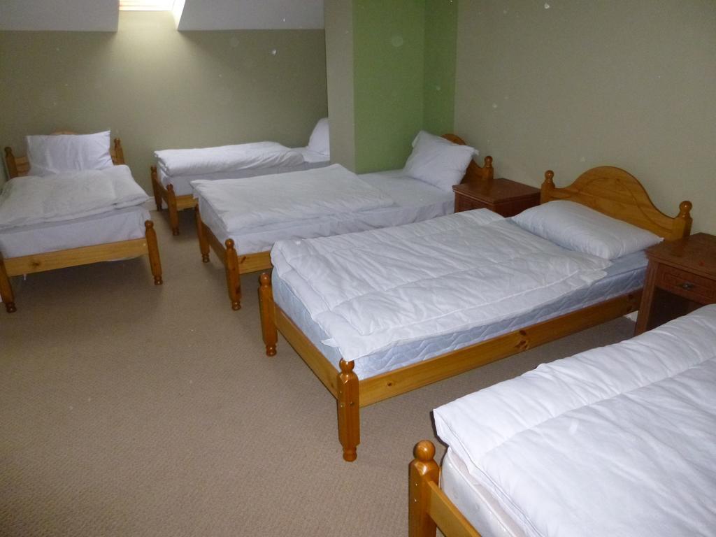 Parliament Inn Килкени Екстериор снимка