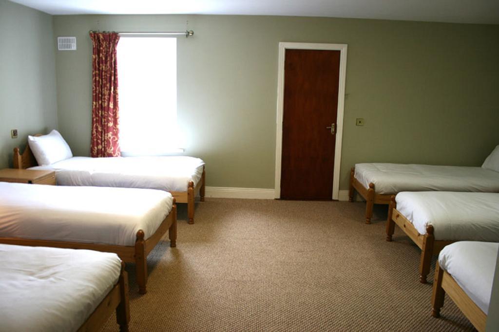 Parliament Inn Килкени Екстериор снимка